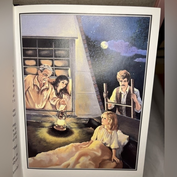 SET of two children’s books - Picture 4 of 8